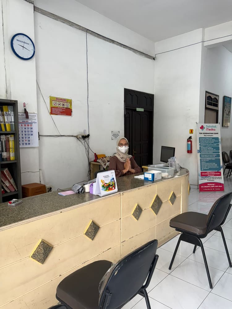 Receptionist Sahabat Medika